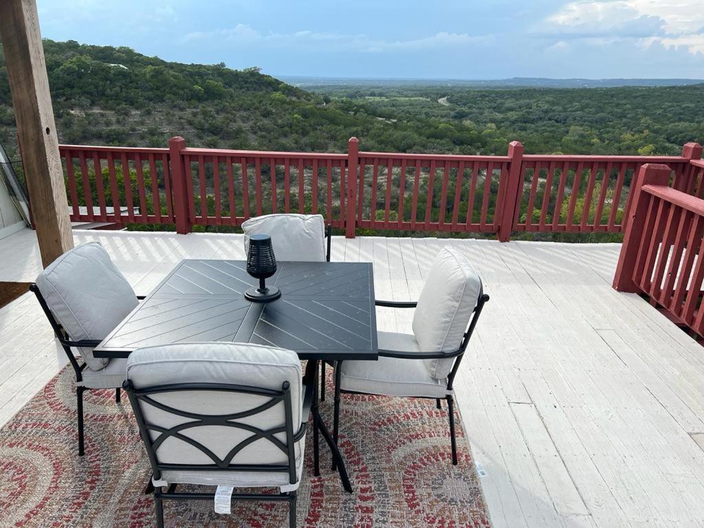 Entire 2Br 2Ba Hilltop View Home Sleeps 7 Pets 4 Acres Jacuzzi Central Ac Kingbeds Free Wifi-Parking Kitchen Washerdryer Starry Terrace Two Sunset Dining Patios Grill Stovetop Oven Fridge Onsitewoodedhiking Wildlife Coveredpatio4Pets & Birds Singing! Marble Falls Buitenkant foto