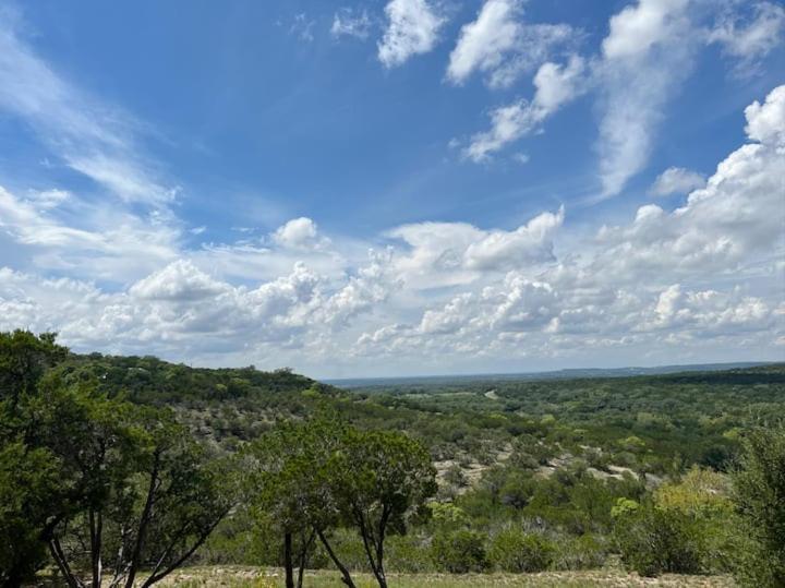 Entire 2Br 2Ba Hilltop View Home Sleeps 7 Pets 4 Acres Jacuzzi Central Ac Kingbeds Free Wifi-Parking Kitchen Washerdryer Starry Terrace Two Sunset Dining Patios Grill Stovetop Oven Fridge Onsitewoodedhiking Wildlife Coveredpatio4Pets & Birds Singing! Marble Falls Buitenkant foto