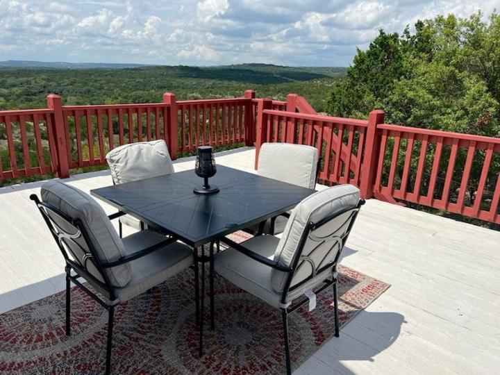 Entire 2Br 2Ba Hilltop View Home Sleeps 7 Pets 4 Acres Jacuzzi Central Ac Kingbeds Free Wifi-Parking Kitchen Washerdryer Starry Terrace Two Sunset Dining Patios Grill Stovetop Oven Fridge Onsitewoodedhiking Wildlife Coveredpatio4Pets & Birds Singing! Marble Falls Buitenkant foto