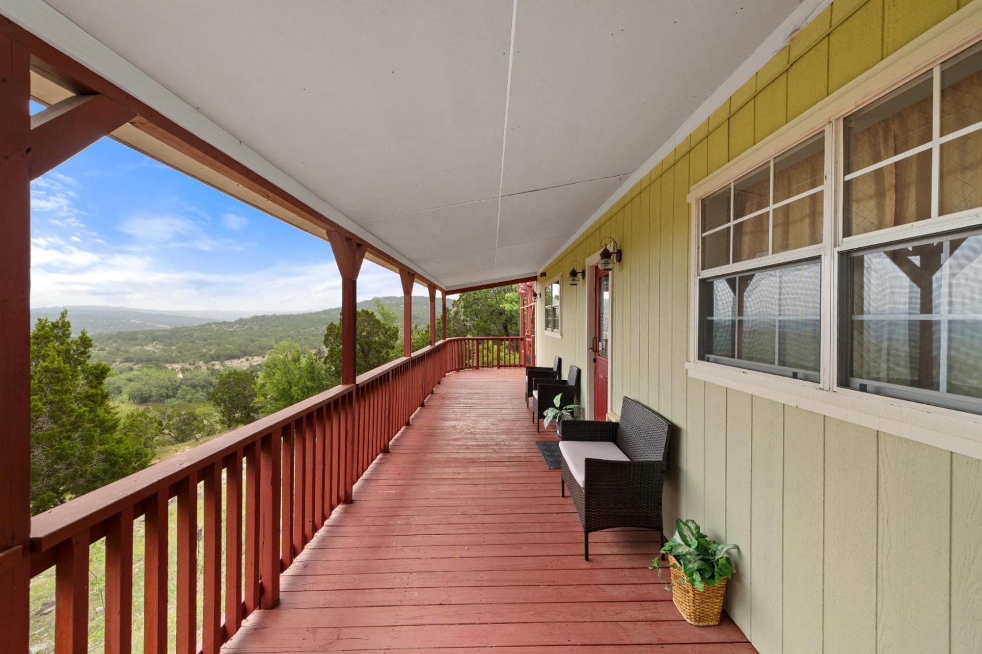 Entire 2Br 2Ba Hilltop View Home Sleeps 7 Pets 4 Acres Jacuzzi Central Ac Kingbeds Free Wifi-Parking Kitchen Washerdryer Starry Terrace Two Sunset Dining Patios Grill Stovetop Oven Fridge Onsitewoodedhiking Wildlife Coveredpatio4Pets & Birds Singing! Marble Falls Buitenkant foto