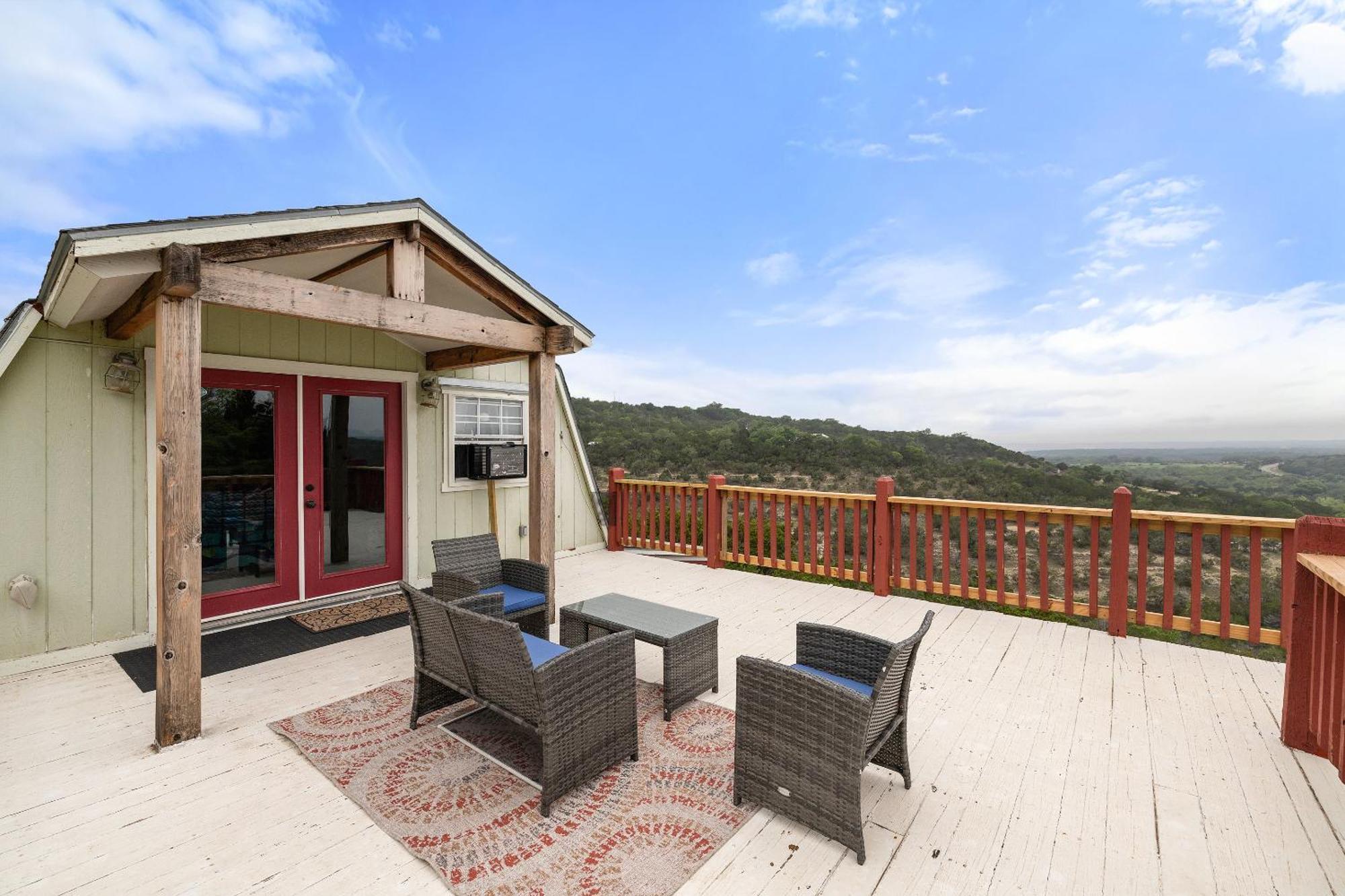 Entire 2Br 2Ba Hilltop View Home Sleeps 7 Pets 4 Acres Jacuzzi Central Ac Kingbeds Free Wifi-Parking Kitchen Washerdryer Starry Terrace Two Sunset Dining Patios Grill Stovetop Oven Fridge Onsitewoodedhiking Wildlife Coveredpatio4Pets & Birds Singing! Marble Falls Buitenkant foto