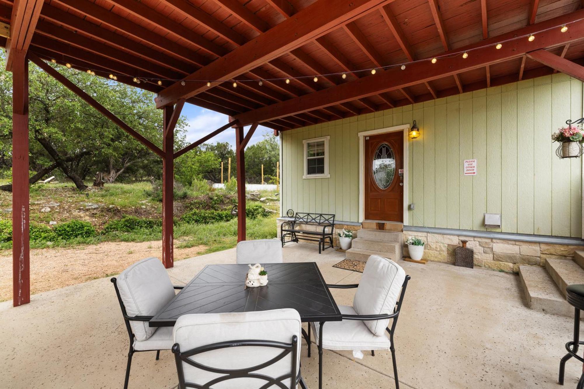 Entire 2Br 2Ba Hilltop View Home Sleeps 7 Pets 4 Acres Jacuzzi Central Ac Kingbeds Free Wifi-Parking Kitchen Washerdryer Starry Terrace Two Sunset Dining Patios Grill Stovetop Oven Fridge Onsitewoodedhiking Wildlife Coveredpatio4Pets & Birds Singing! Marble Falls Buitenkant foto