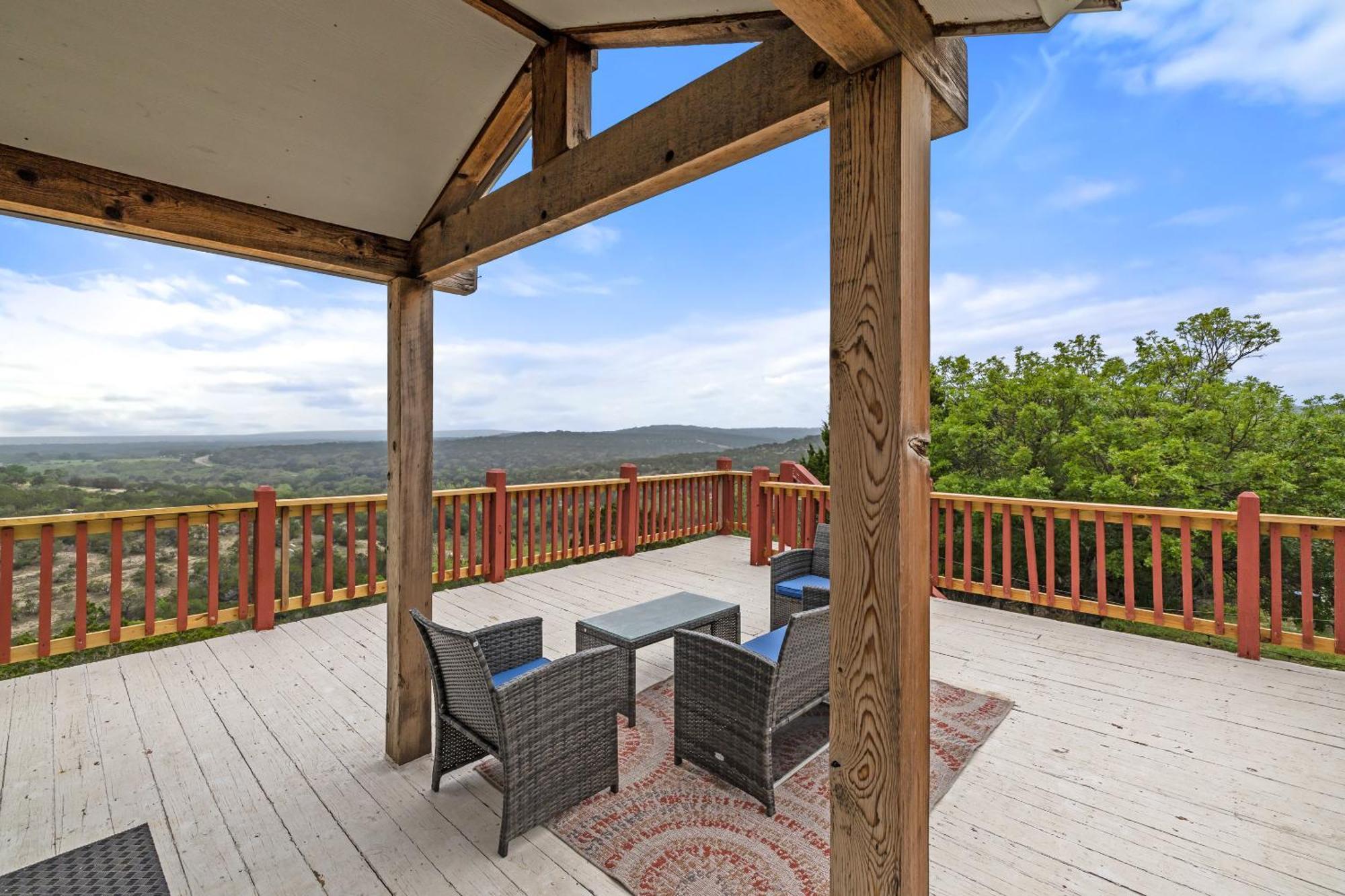 Entire 2Br 2Ba Hilltop View Home Sleeps 7 Pets 4 Acres Jacuzzi Central Ac Kingbeds Free Wifi-Parking Kitchen Washerdryer Starry Terrace Two Sunset Dining Patios Grill Stovetop Oven Fridge Onsitewoodedhiking Wildlife Coveredpatio4Pets & Birds Singing! Marble Falls Buitenkant foto